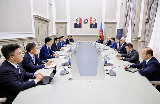 鐘海祥拜會(huì)阿塞拜疆副總理 沙欣·穆斯塔法耶夫會(huì)談.jpg